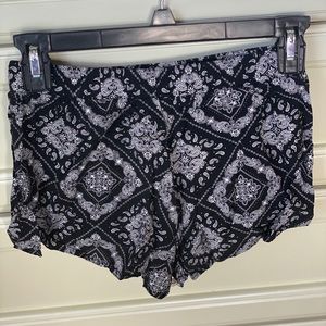 Blank and white bandanna dolphin shorts